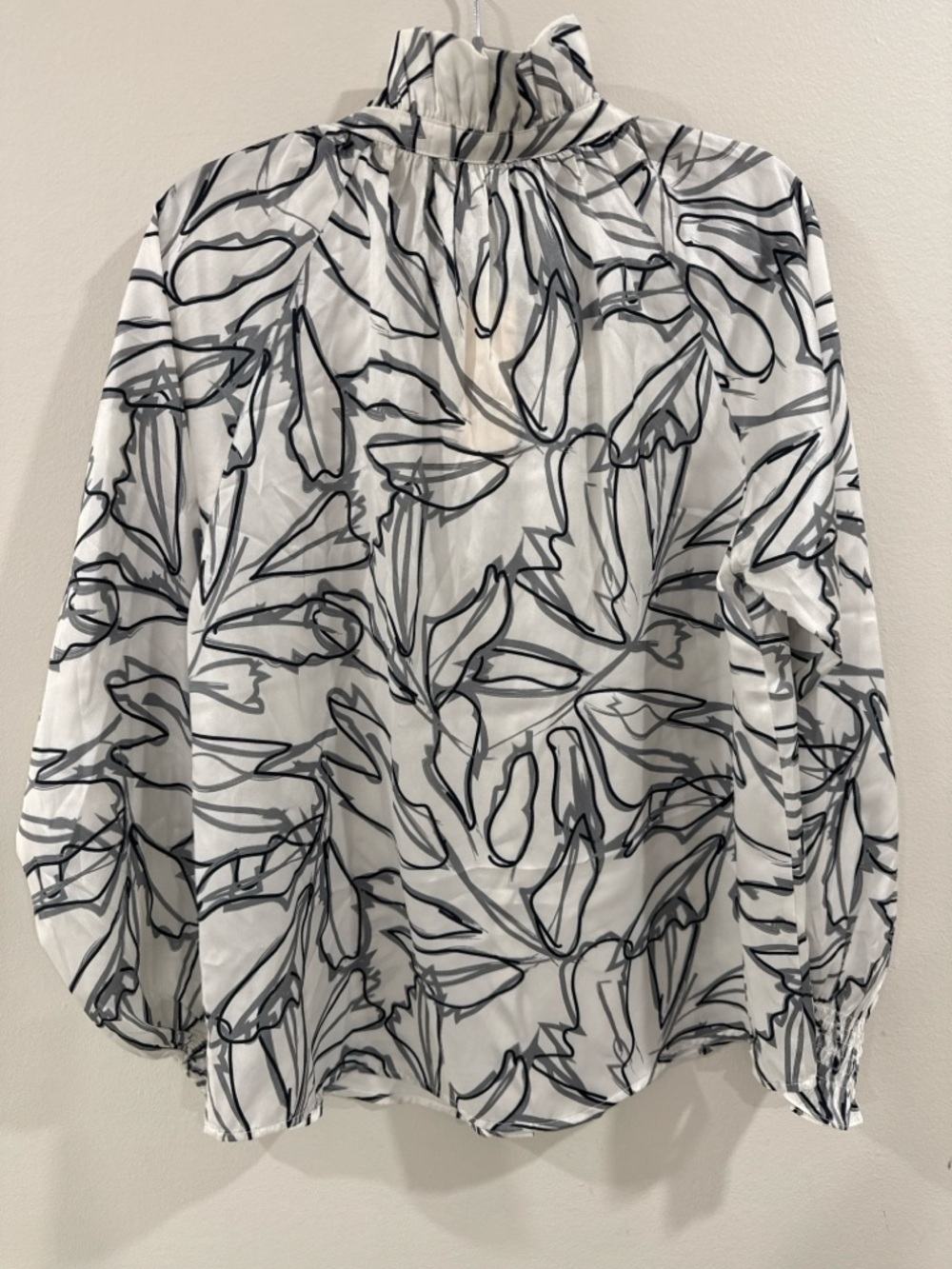 Jade Melody Tam Women’s Blouse Size Small NWT Black Leaf Print Ruffle Neck Top - Picture 2 of 6